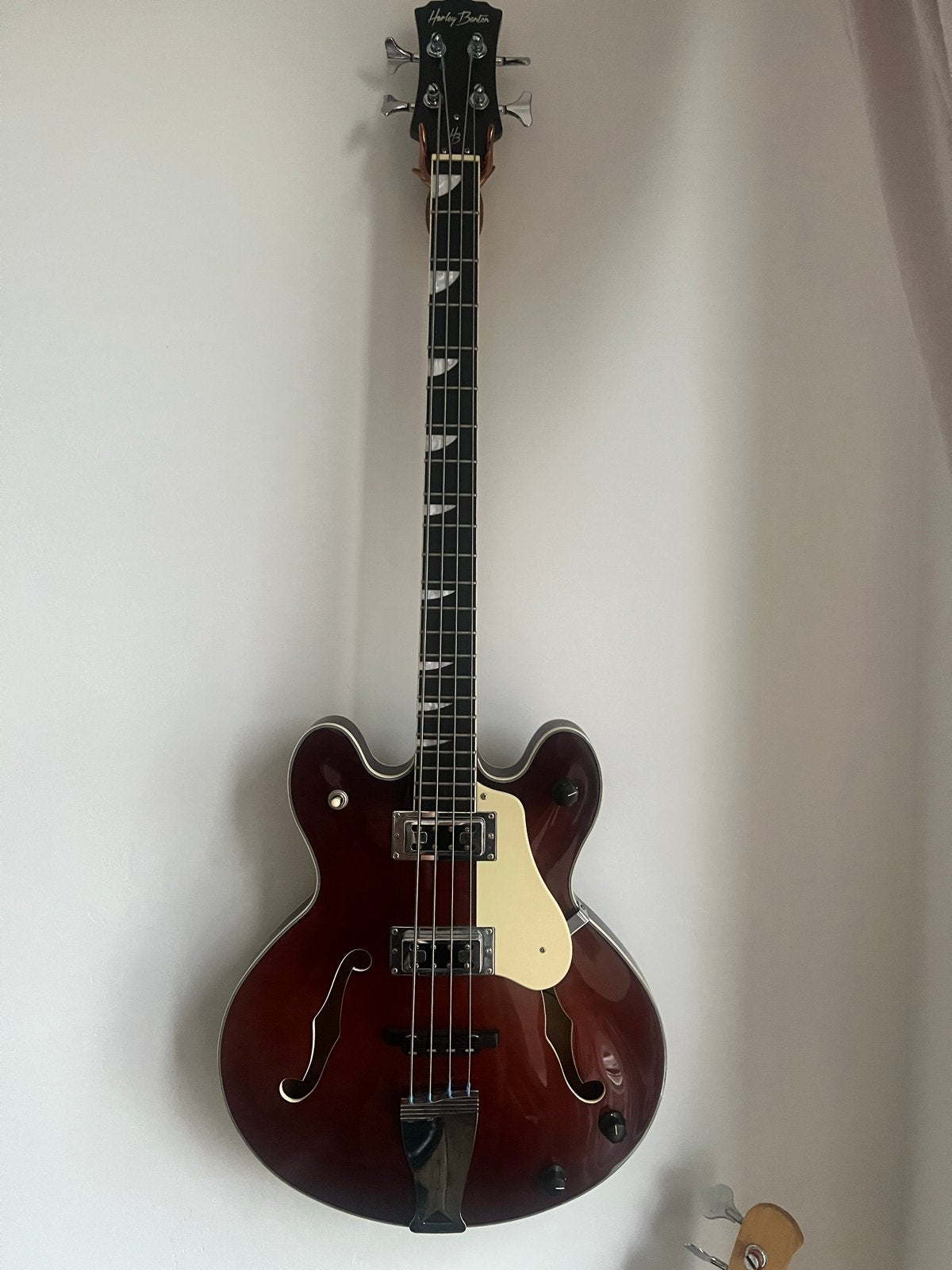 Harley Benton HB-60-WB Semi-akoestische Basgitaar, Ophalen, Zo goed als nieuw, Semi-akoestisch