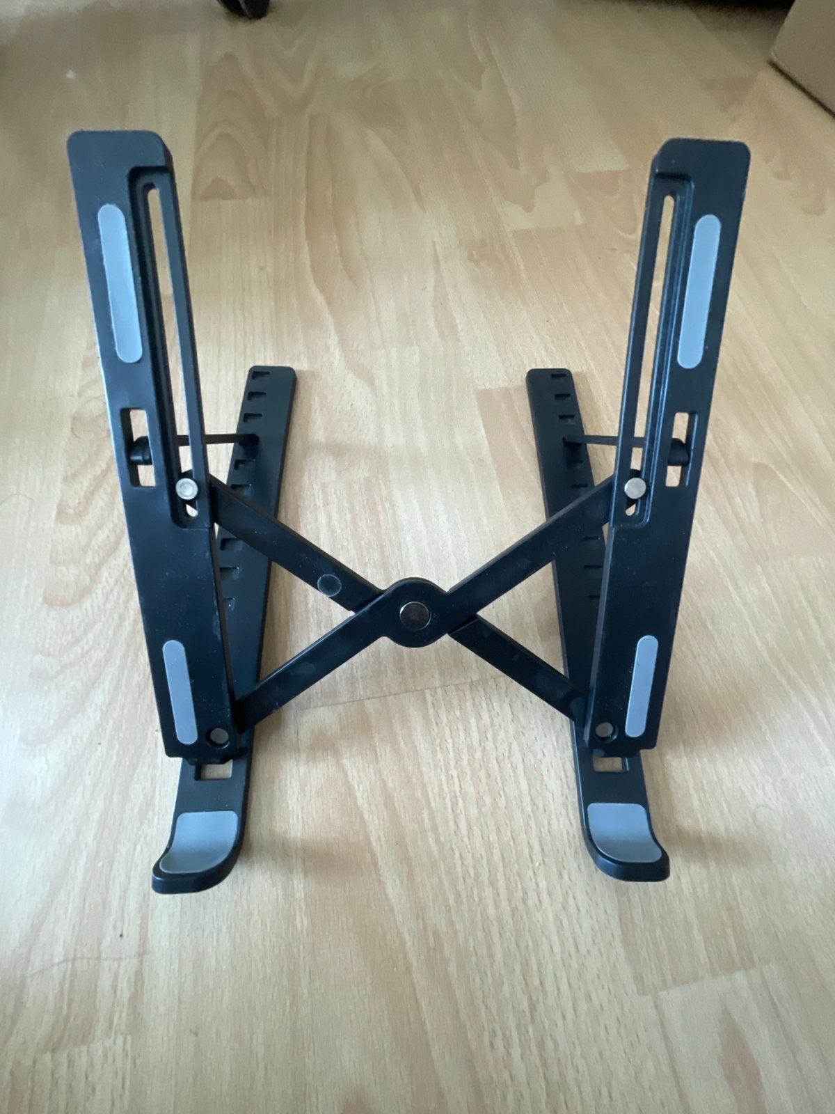 Gebruikte laptopstandaard - Verstelbaar en draagbaar, Ophalen, Gebruikt, In hoogte verstelbaar