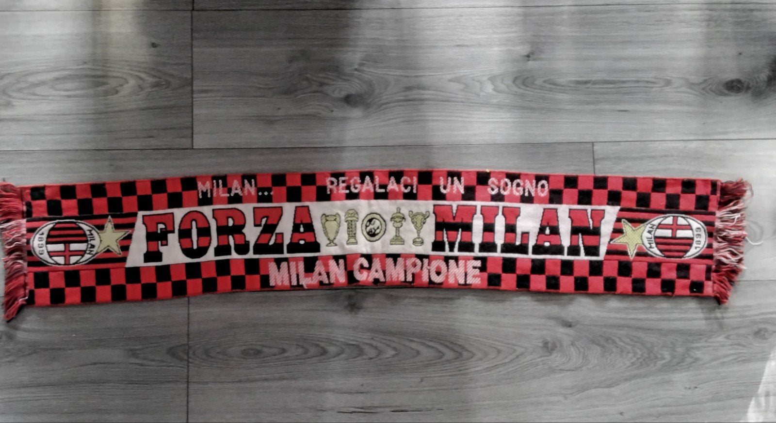 ac milan sjaal, Verzamelen, Ophalen of Verzenden, Zo goed als nieuw, Buitenlandse clubs, Vaantje of Sjaal