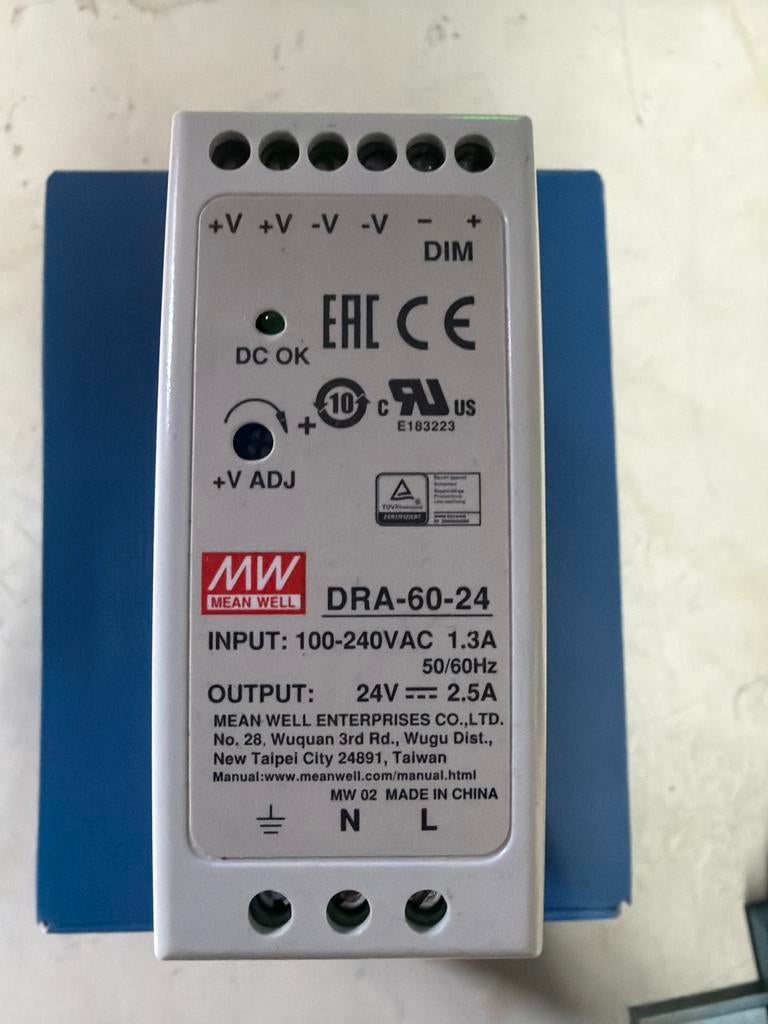 Mean Well DRA-60-24 DIN-rail voeding 24V 2.5A, Ophalen of Verzenden, Zo goed als nieuw