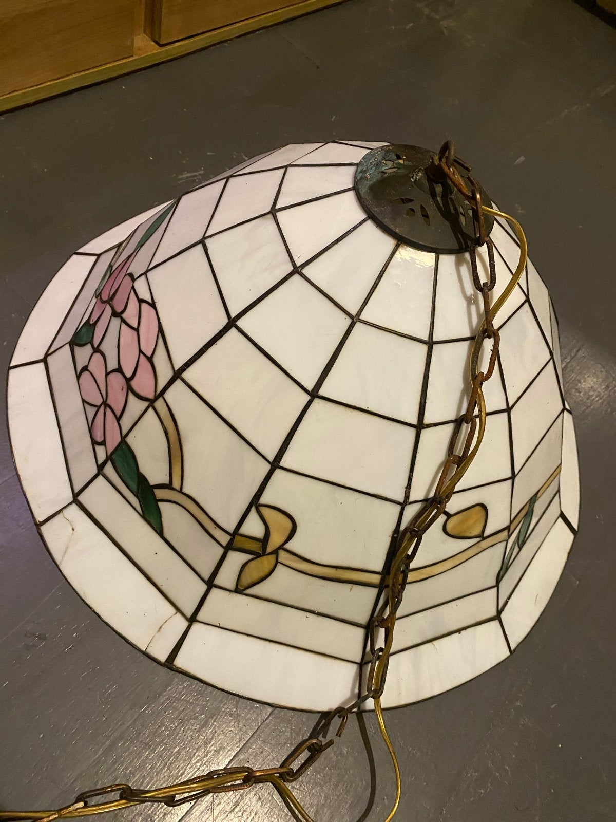 Glas in lood lampenkap met bloemmotief, Ophalen