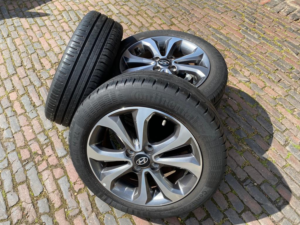 15” Hyundai i10 bicolor velgen + TPMS + Continental banden, Auto-onderdelen, Banden en Velgen, 15 inch, Banden en Velgen, Zomerbanden