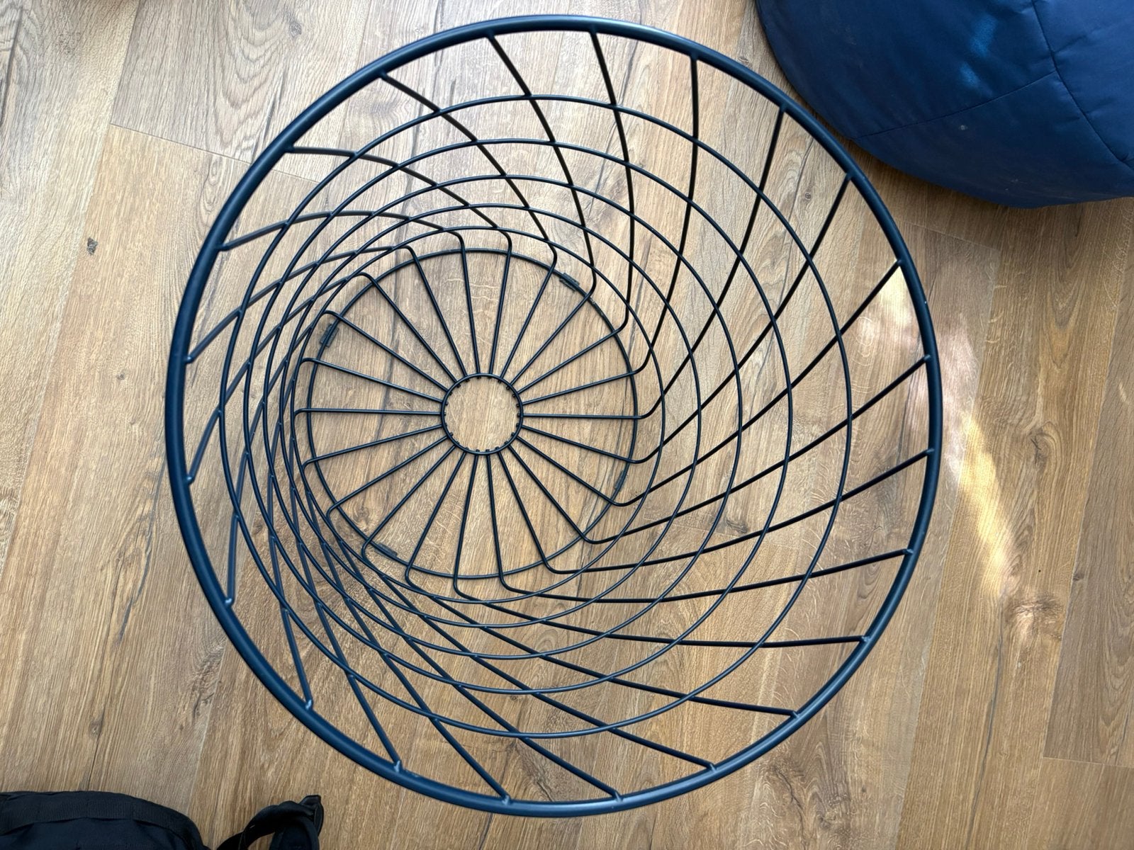 Zwarte metalen draadmand – industrieel design, Ophalen, Zo goed als nieuw, Rond, Overige materialen