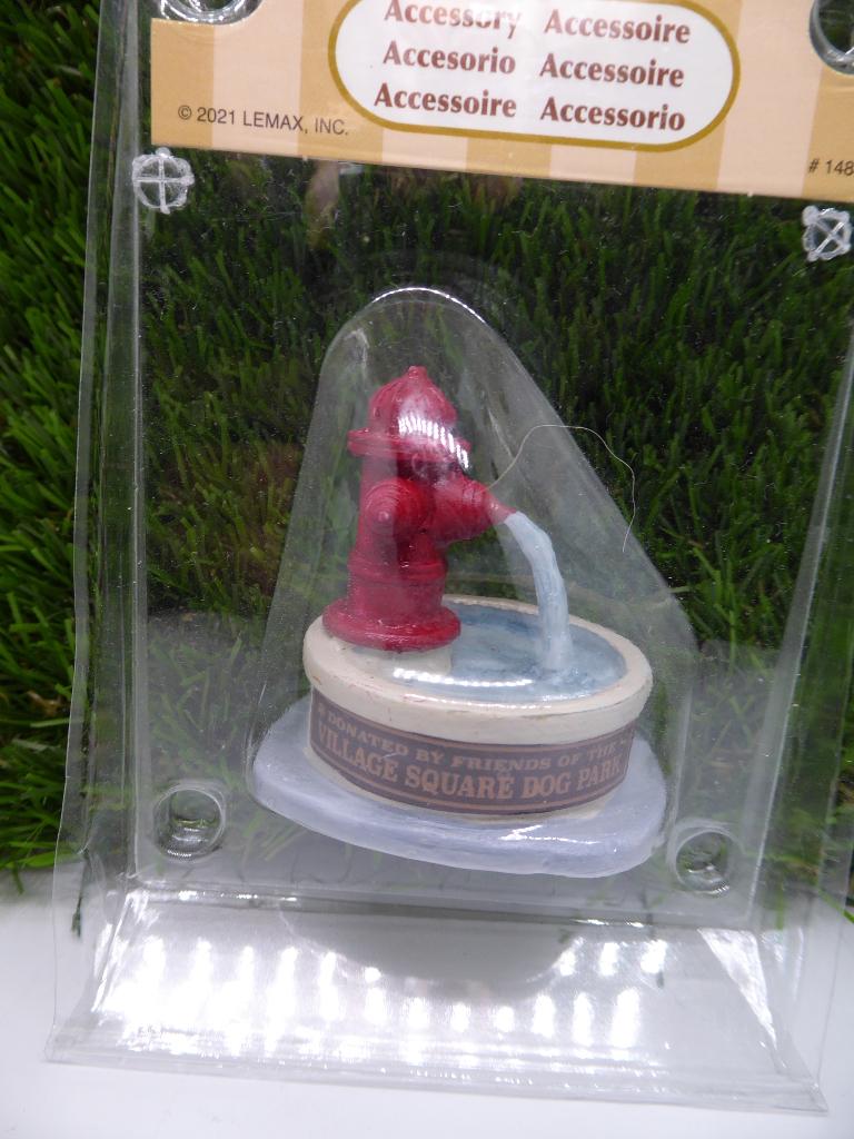 Lemax Item  - Dog park water fountain -  Ik ruim op, Ophalen of Verzenden, Nieuw
