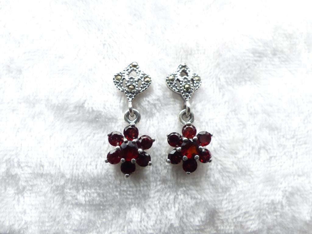 Mooie Fijne Zilveren Oorstekers met Granaat bloem en marka, Sieraden, Tassen en Uiterlijk, Antieke sieraden, Verzenden, Zilver