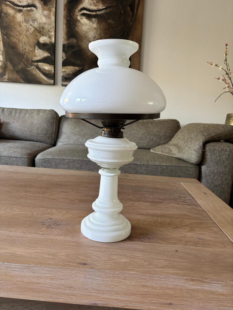 Antieke opaline petroleumlamp / olielamp -  nieuw staat, Ophalen