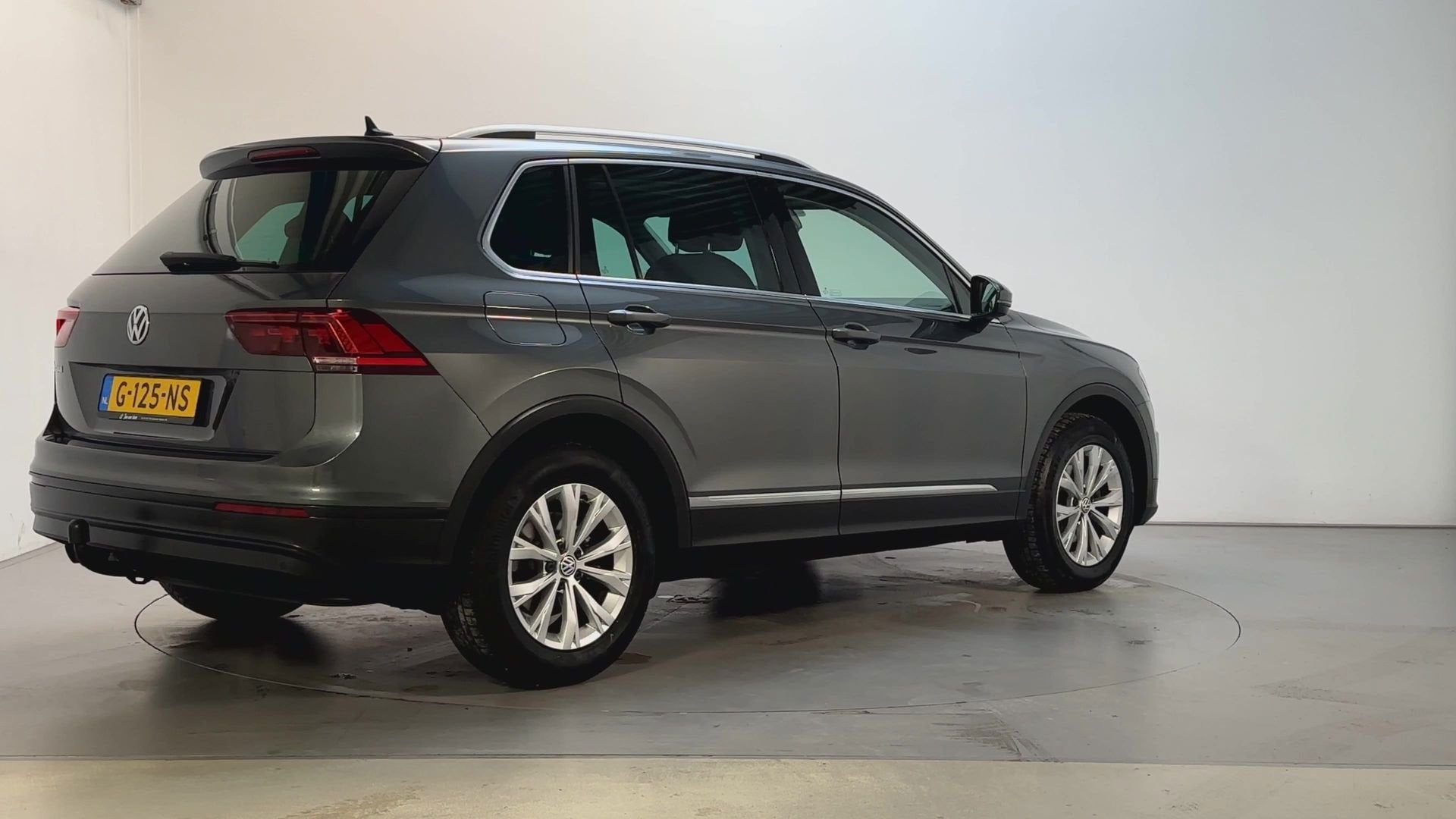 Volkswagen Tiguan 1.5 TSI Comfortline Business Navigatie Par, Voorwielaandrijving, Stof, 4 cilinders, Met garantie (alle)