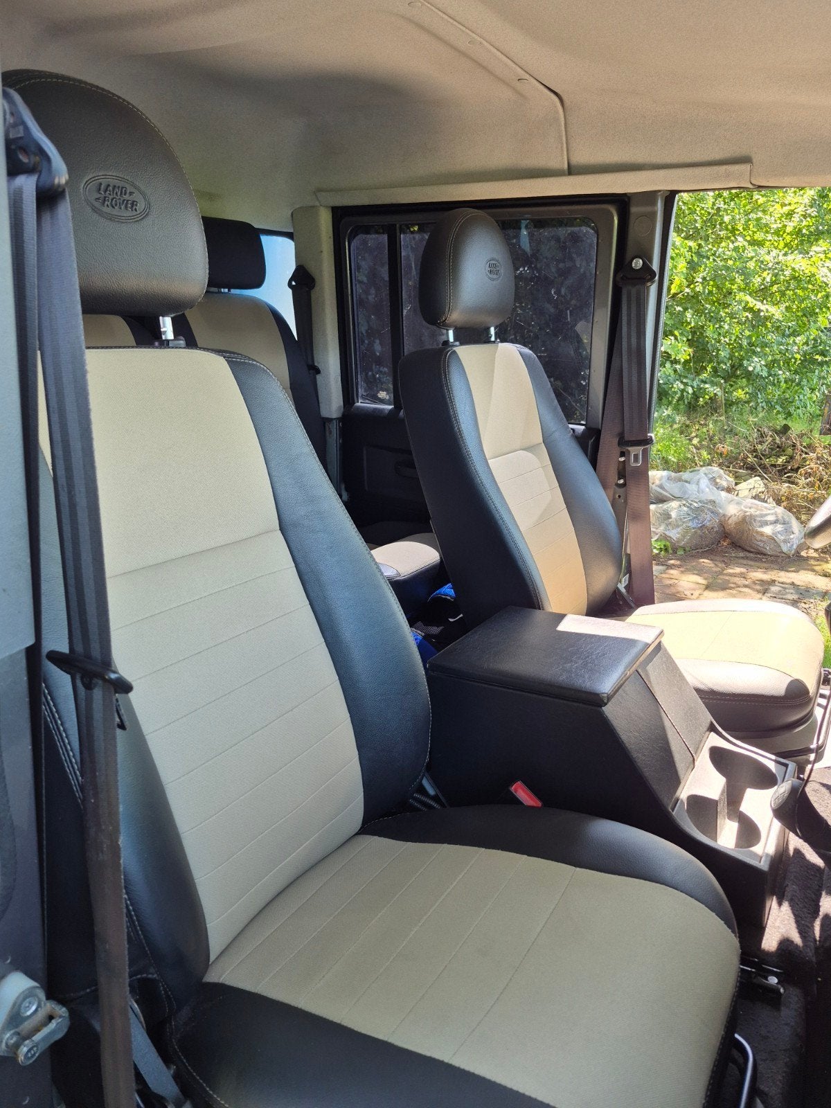 Foto 6 van Land Rover Defender 130 Crewcab PUMA DC 4WD 2008 + daktenten
