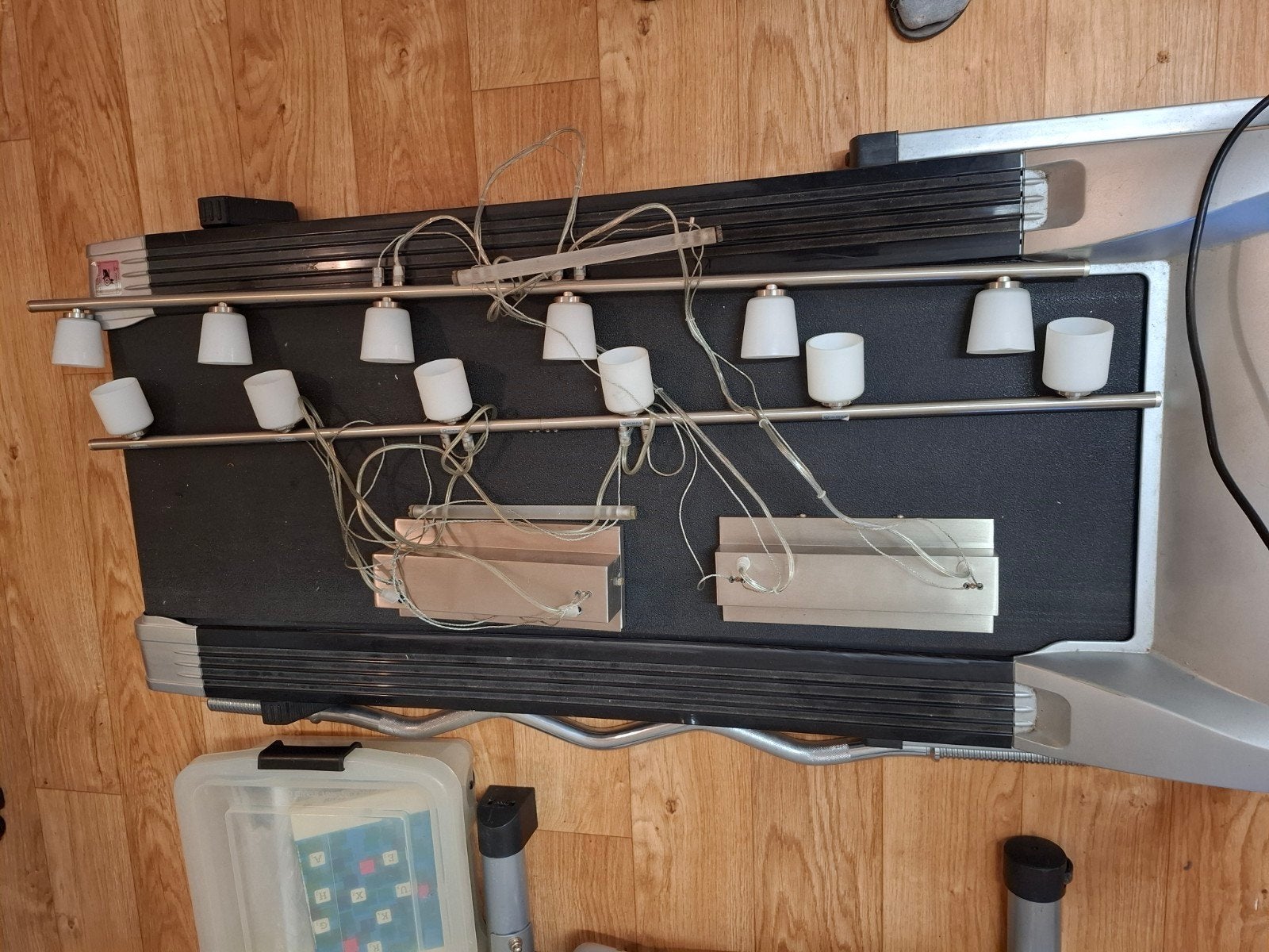 2 Armaturen met elk 6 kelkjes - Plafondlampen, Ophalen of Verzenden, Gebruikt, Metaal, Wit