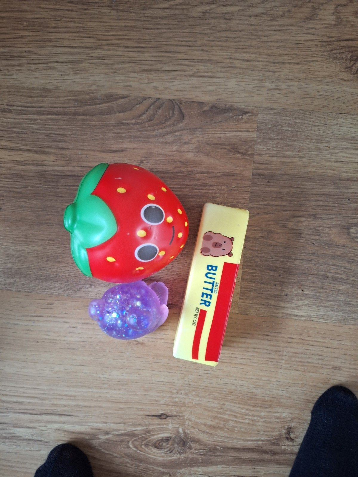 Squishy speelgoed set: aardbei, paars figuur en boter, Kinderen en Baby's, Speelgoed | Overig, Ophalen, Zo goed als nieuw, Jongen of Meisje