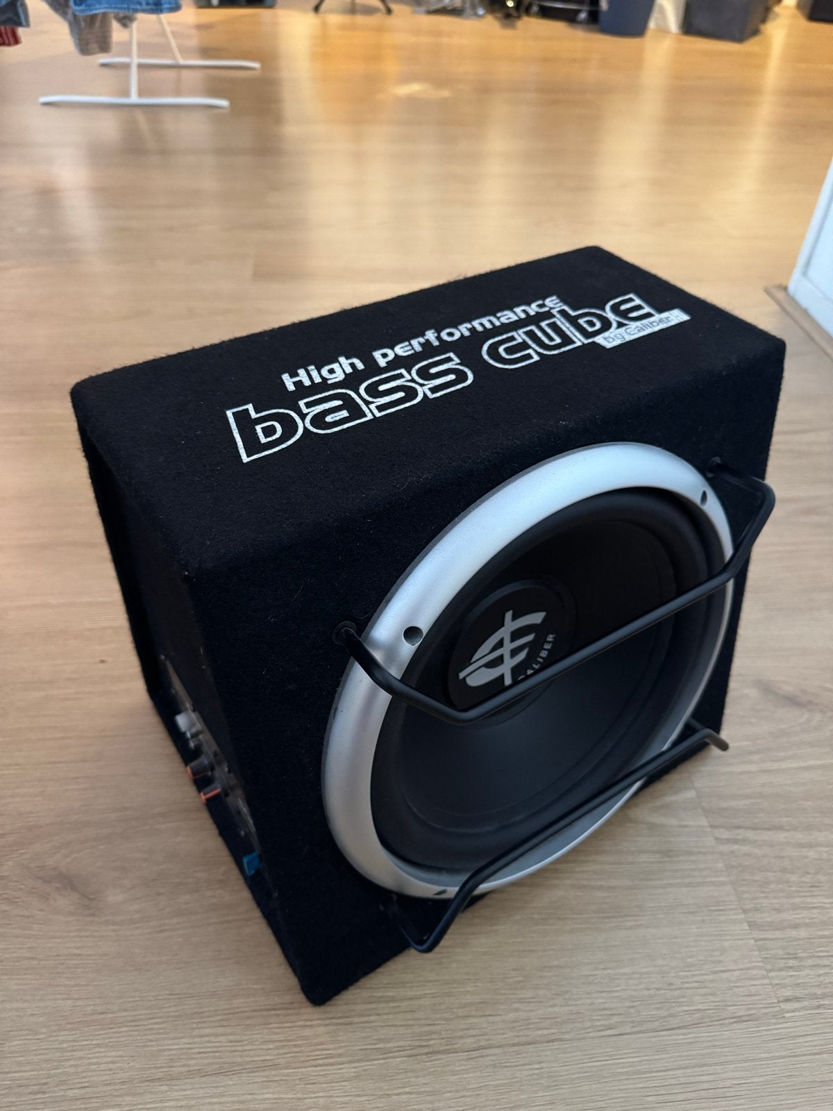 Caliber BC112SA actieve subwoofer 600W - Bass Cube, Auto diversen, Ophalen, Gebruikt