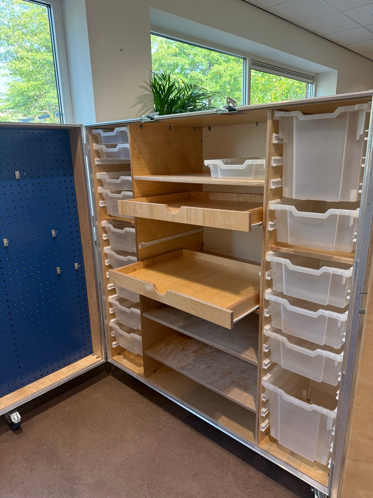 Mobiele Techniekkast op wielen - 150x75x150 cm, Ophalen of Verzenden, Gebruikt