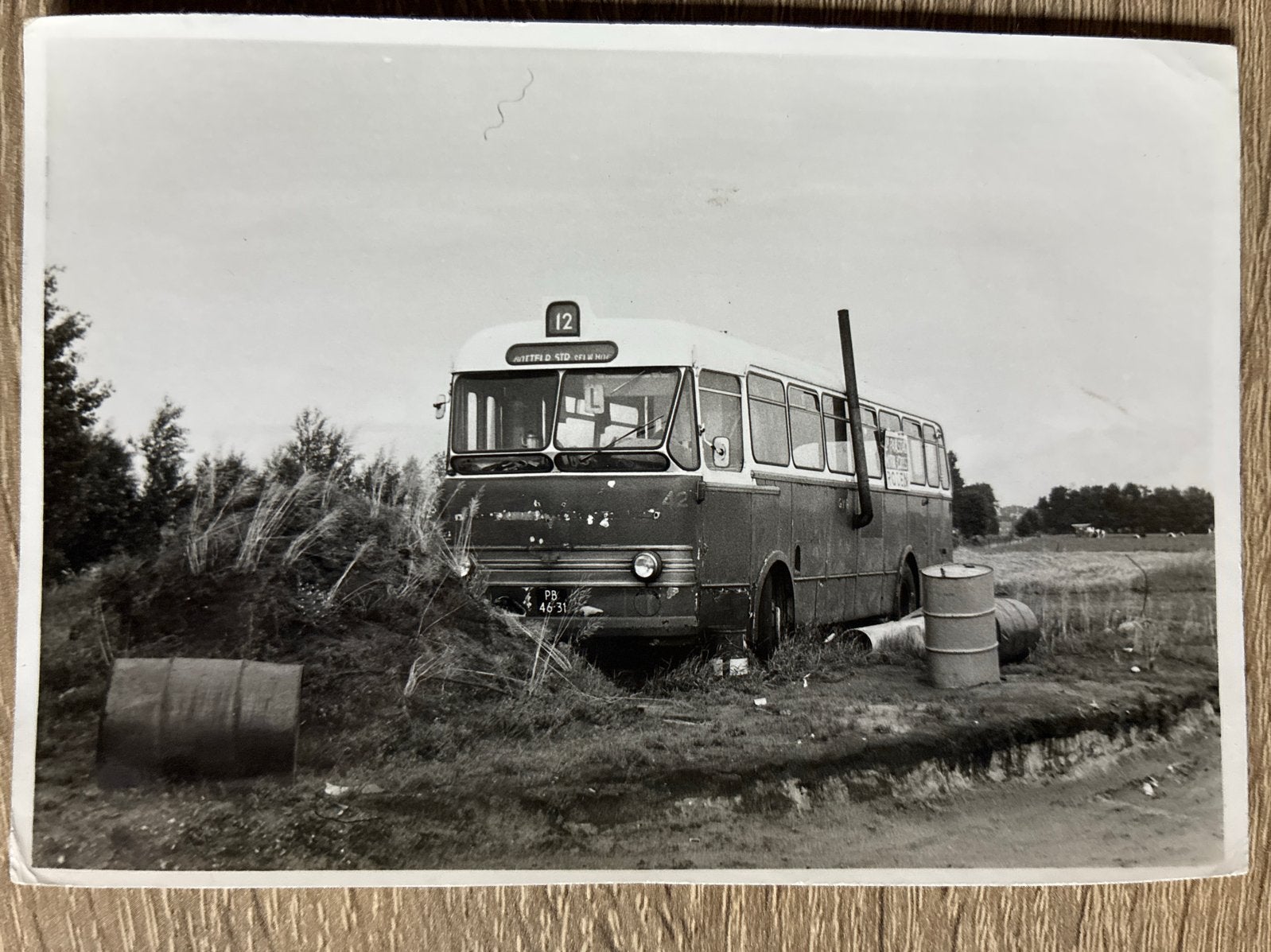 Oude bus Ex GVG 42 als schaftkeet te Nieuw Roden, 1960 tot 1980, Gebruikt, Foto, Ophalen of Verzenden