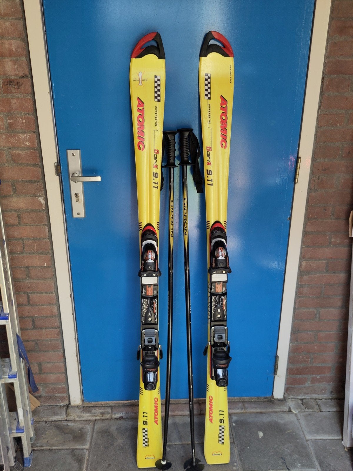 Atomic Ski's 9.11 met stokken - 160 cm, Ophalen, 160 tot 180 cm, Gebruikt, Atomic
