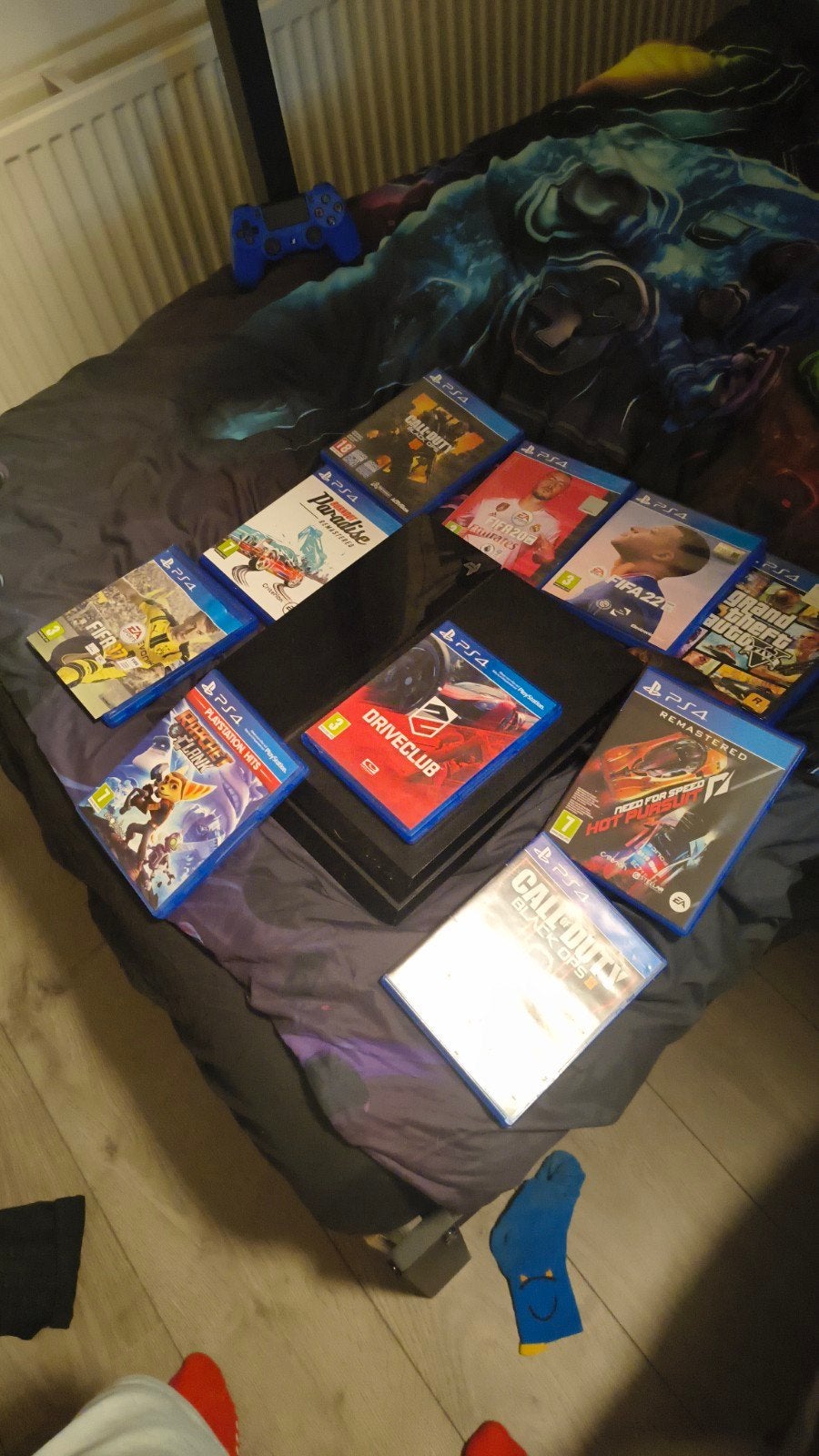Gewone PS4 met controller en diverse games