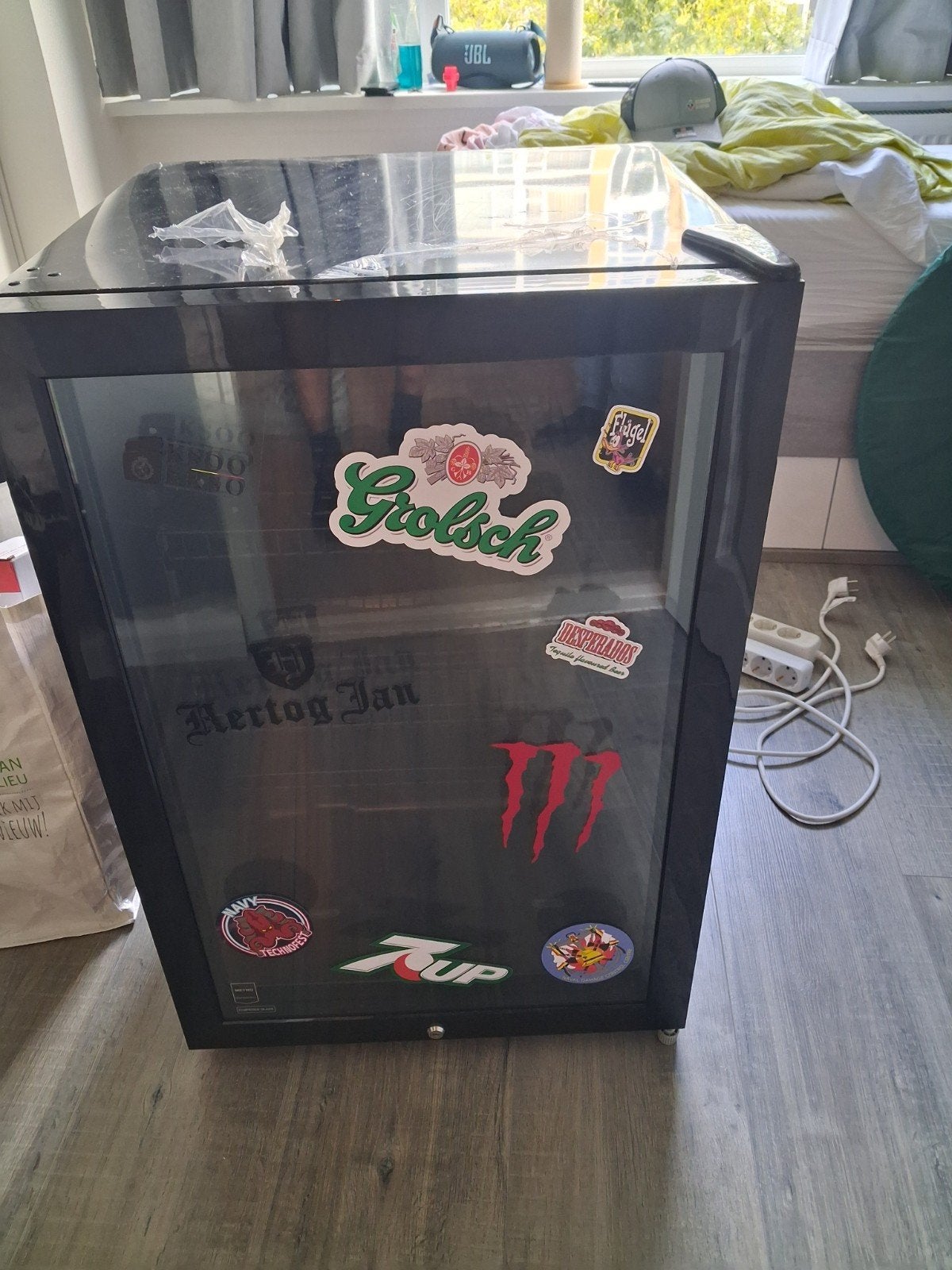 Compacte minibar koelkast met glazen deur, Ophalen, Minder dan 75 liter, Zonder vriesvak, Gebruikt