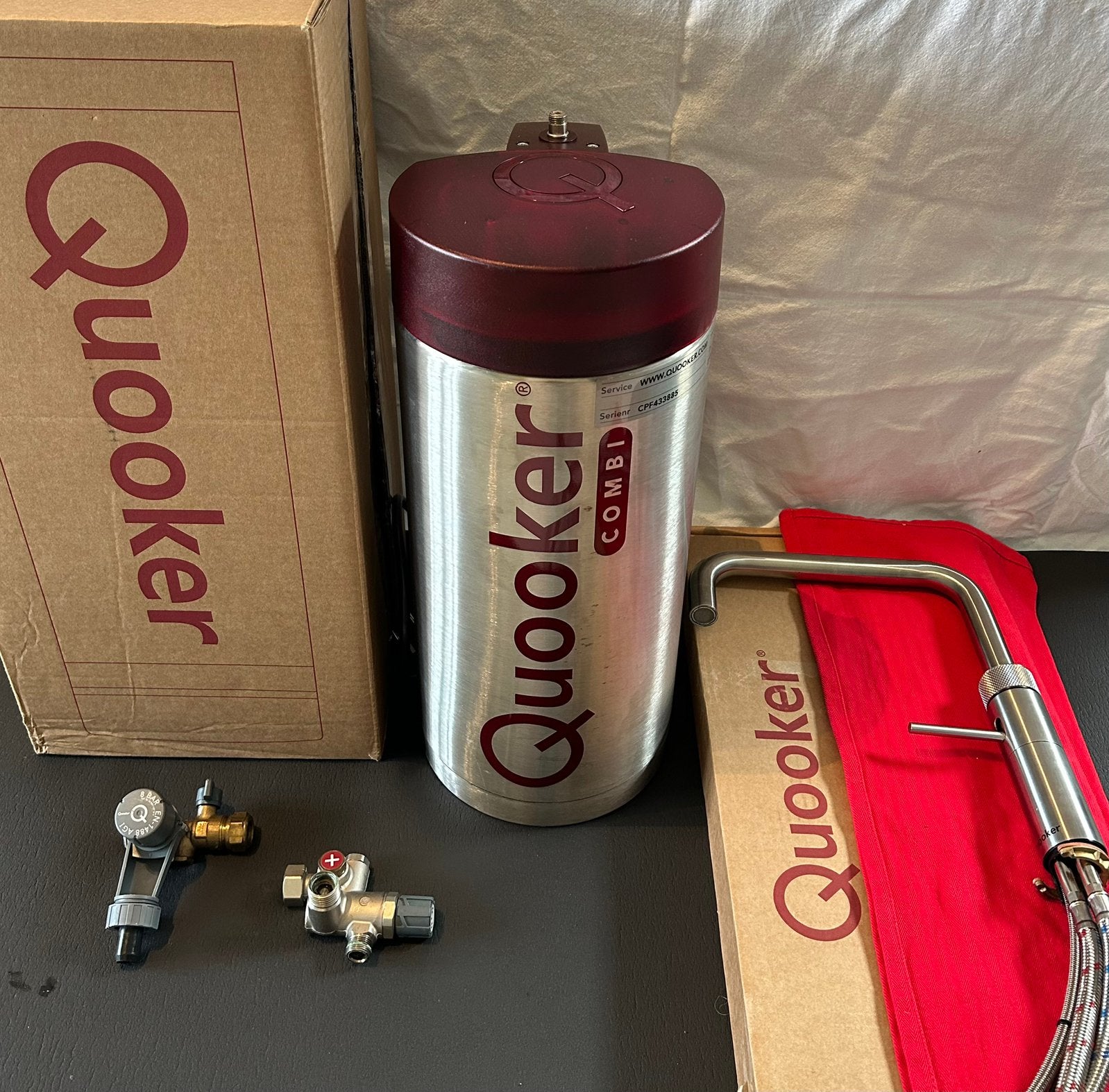 Quooker combi en rvs kraan, Ophalen, Minder dan 50 cm, Zo goed als nieuw, Minder dan 25 cm