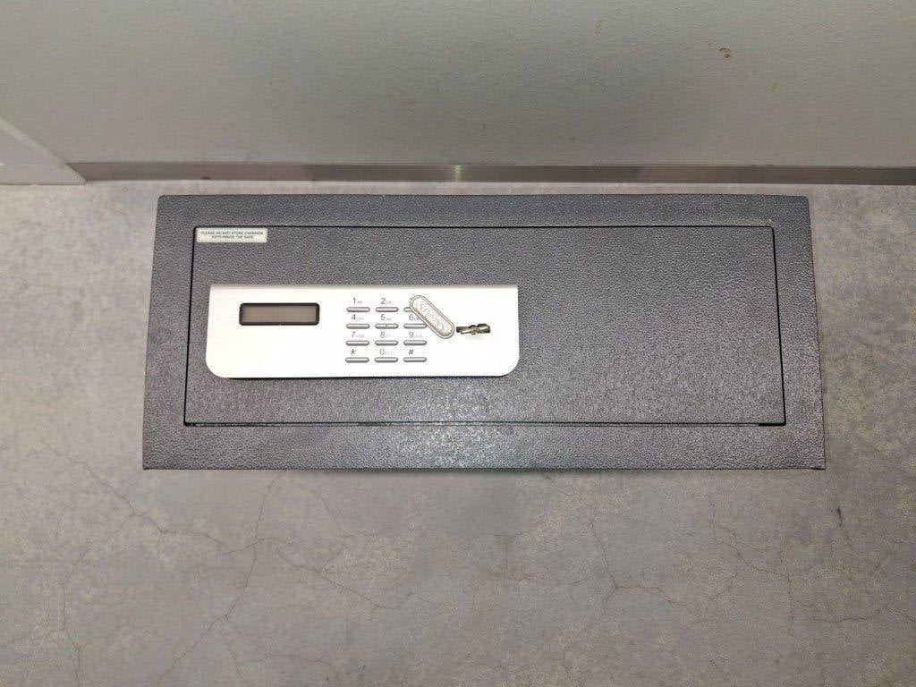 kluis met elektronisch codeslot en noodsleutel, Ophalen, Gebruikt, Brandkast
