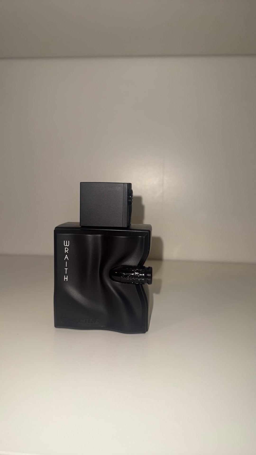 French Avenue Spectre, Verzamelen, Parfumverzamelingen, Ophalen of Verzenden, Zo goed als nieuw, Parfumfles, Gevuld