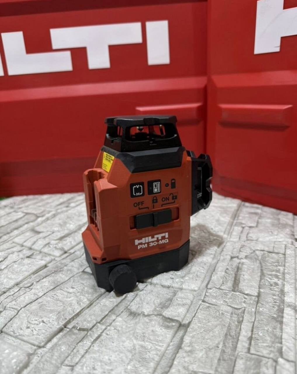 Hilti PM 30-MG Multilijnlaser - Zo goed als nieuw, Doe-het-zelf en Verbouw, Ophalen of Verzenden, Zo goed als nieuw