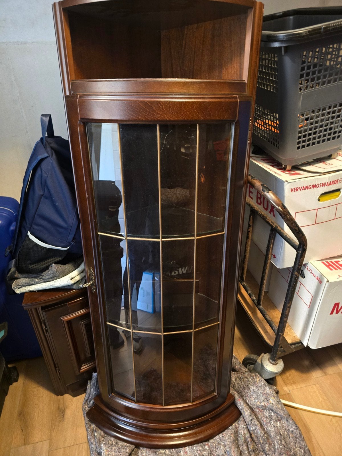 Mooie houten hoekkast met glazen deur, Ophalen of Verzenden