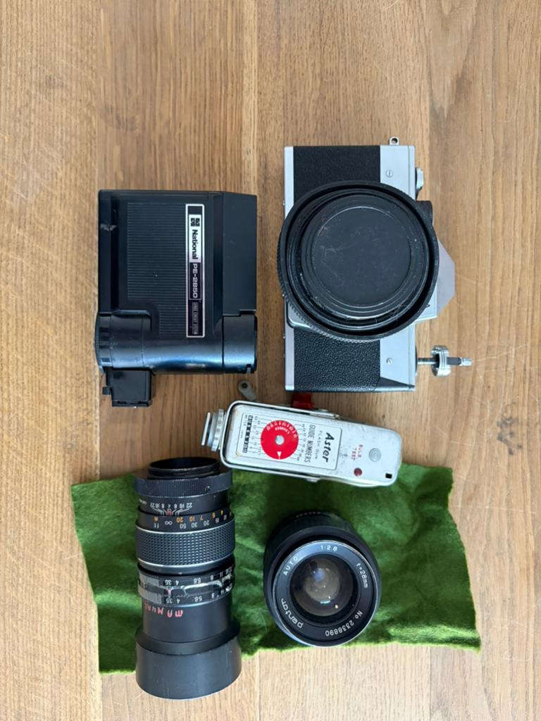 Vintage Praktica Super TL2 + 3 lenzen + flitsers, Ophalen of Verzenden, Zo goed als nieuw