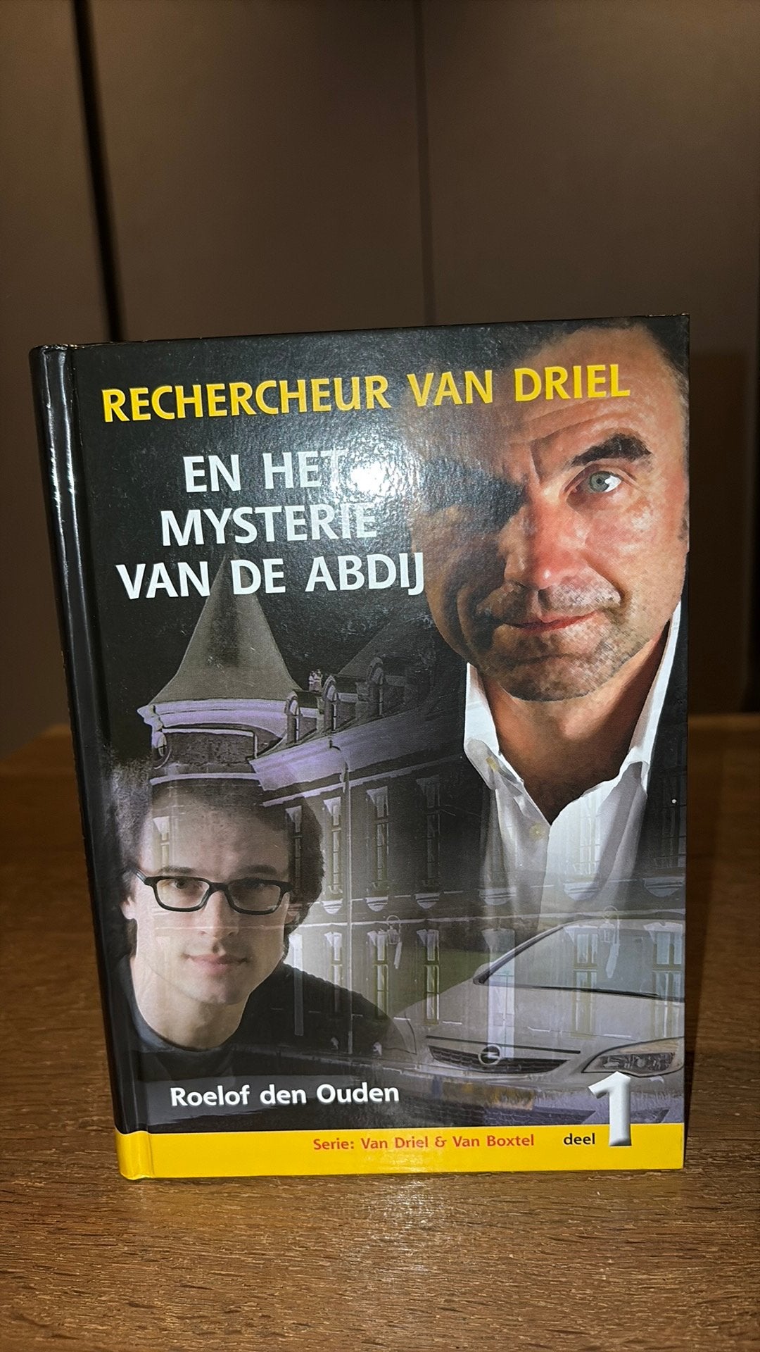R den Ouden Rechercheur V Driel en het mysterie van de abdij, Boeken, Ophalen of Verzenden, Zo goed als nieuw, Fictie algemeen