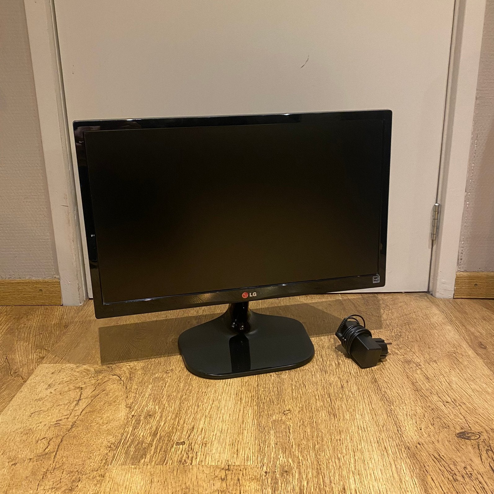 LG 22MP55HQ-P 21,5inch monitor, Computers en Software, Monitoren, Gebruikt, 61 t/m 100 Hz, HDMI, VGA, Gaming, Kantelbaar, IPS