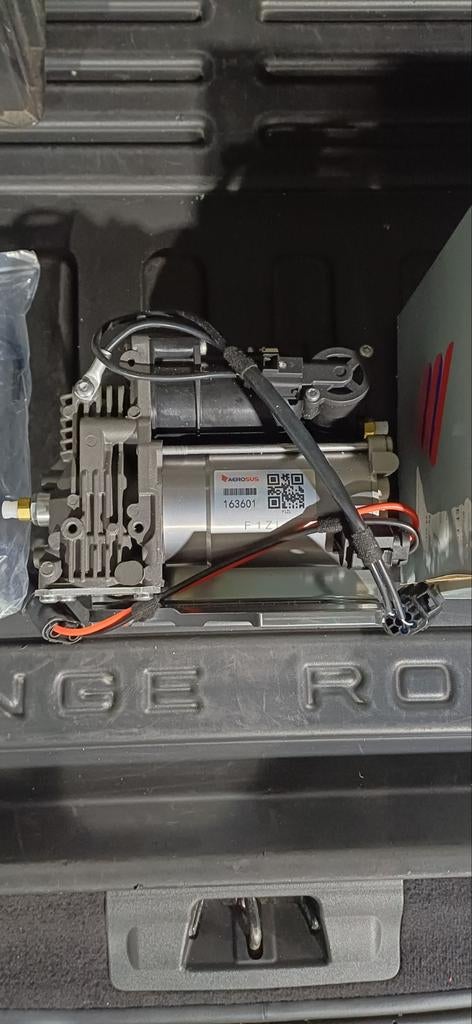 Range Rover Sport l320 5.0sc compressor luchtvering, Auto-onderdelen, Ophalen of Verzenden, Nieuw, Land Rover