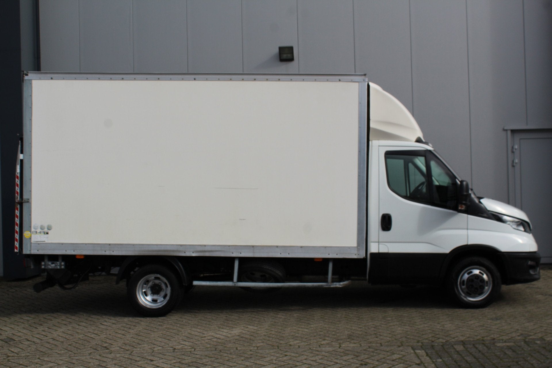 Iveco Daily 35C16H 2.3 410 Bakwagen + Laadklep, 3 Persoons,, Auto's, Iveco, Wit, Bedrijf, Te koop
