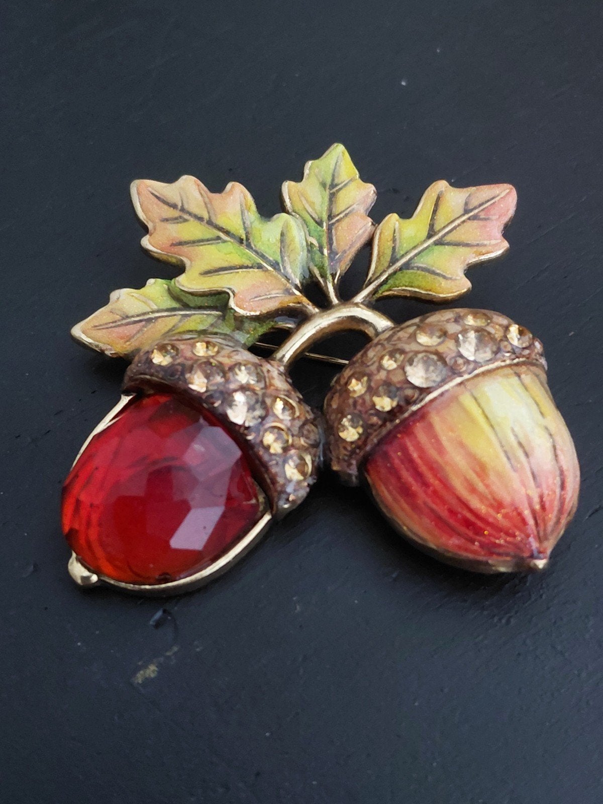 Vintage Eikel Broche met Bladeren en Strass - Herfststijl, Met kristal, Overige materialen, 4 tot 7 cm, Nieuw