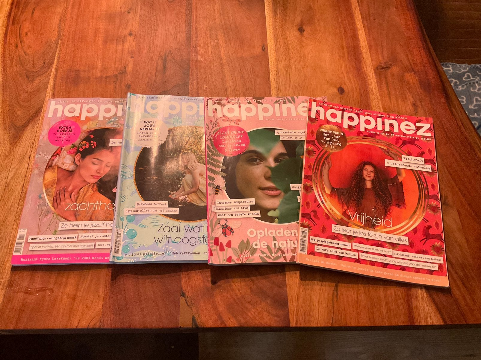 Happinez magazine 4x blad spiritueel tijdschrift, Ophalen, Zo goed als nieuw, Lichaam en Geest