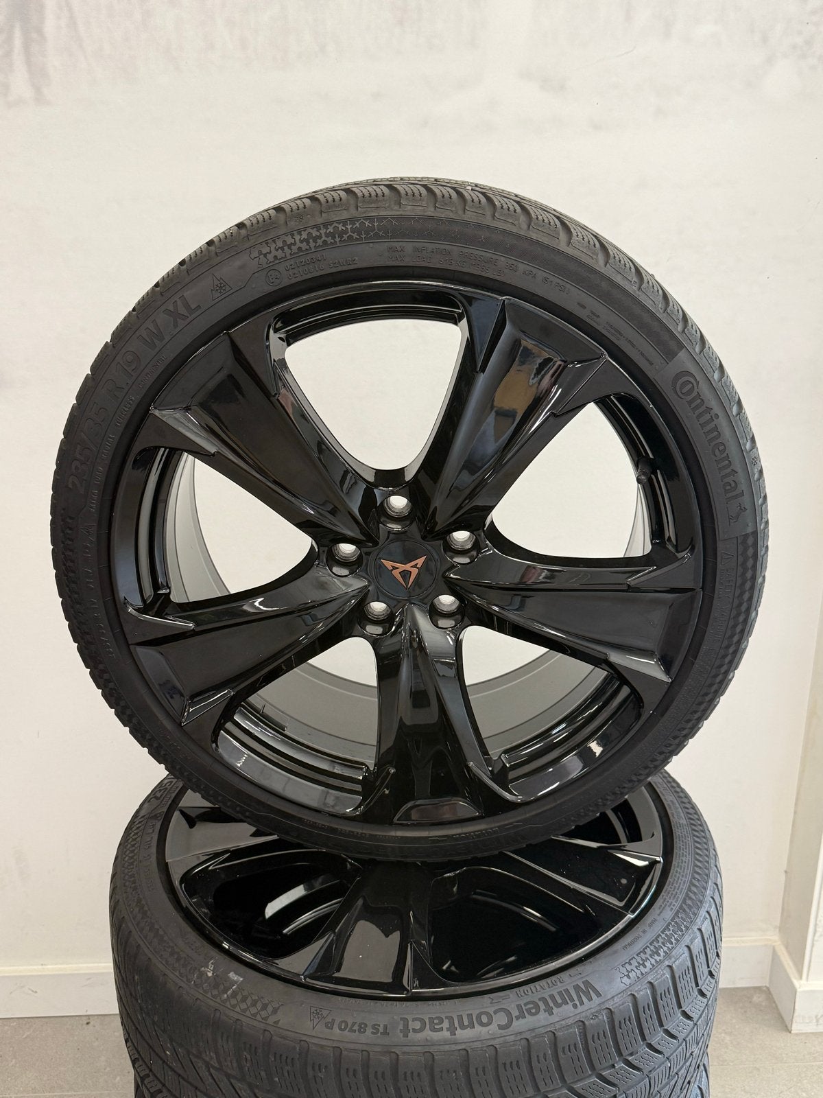 19” Cupra Leon Velgen met winterbanden - Continental, 19 inch, Gebruikt, Banden en Velgen, 235 mm
