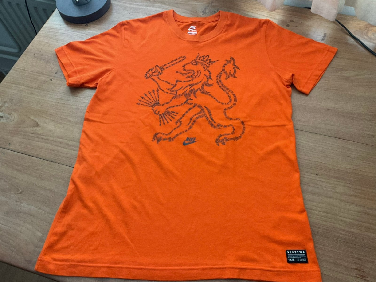NIKE Retro shirt, uniek, nieuw, Kleding | Heren, Ophalen, Nieuw, Maat 52/54 (L), Oranje