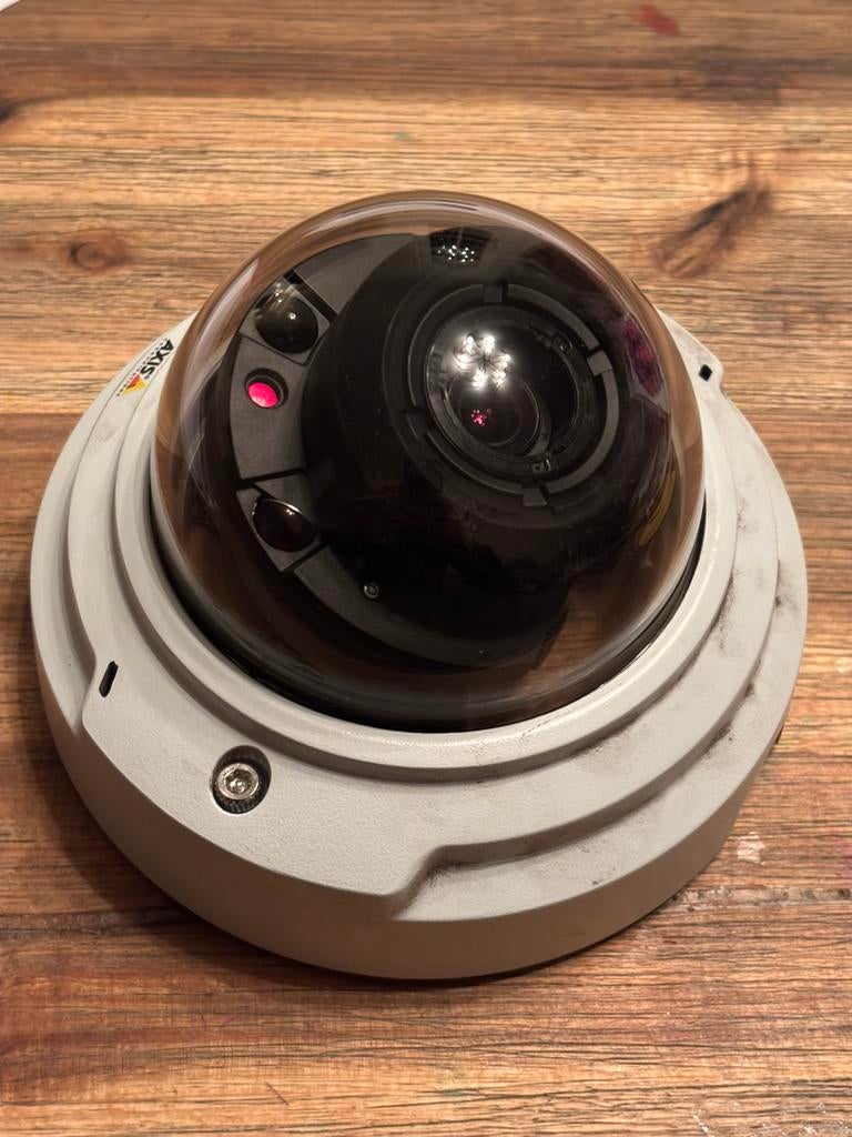 Axis dome camera P3364-LV 12 mm, Ophalen of Verzenden, Gebruikt
