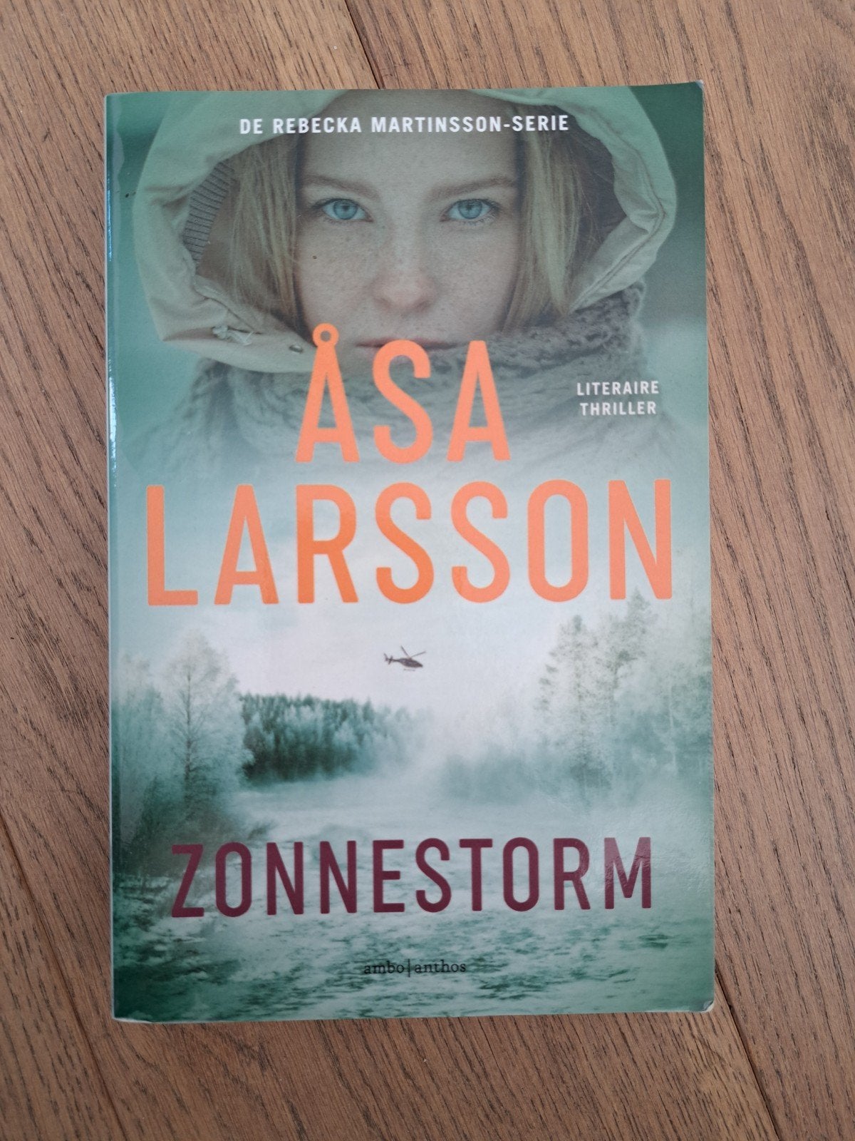 Zonnestorm - Åsa Larsson (De Rebecka Martinsson-serie), Boeken, Ophalen of Verzenden, Gelezen, Åsa Larsson