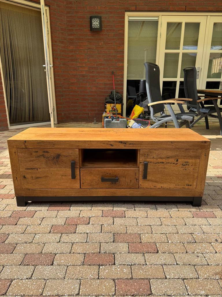 Tv meubel mangohout modern, Ophalen, 100 tot 150 cm, Zo goed als nieuw, Minder dan 100 cm