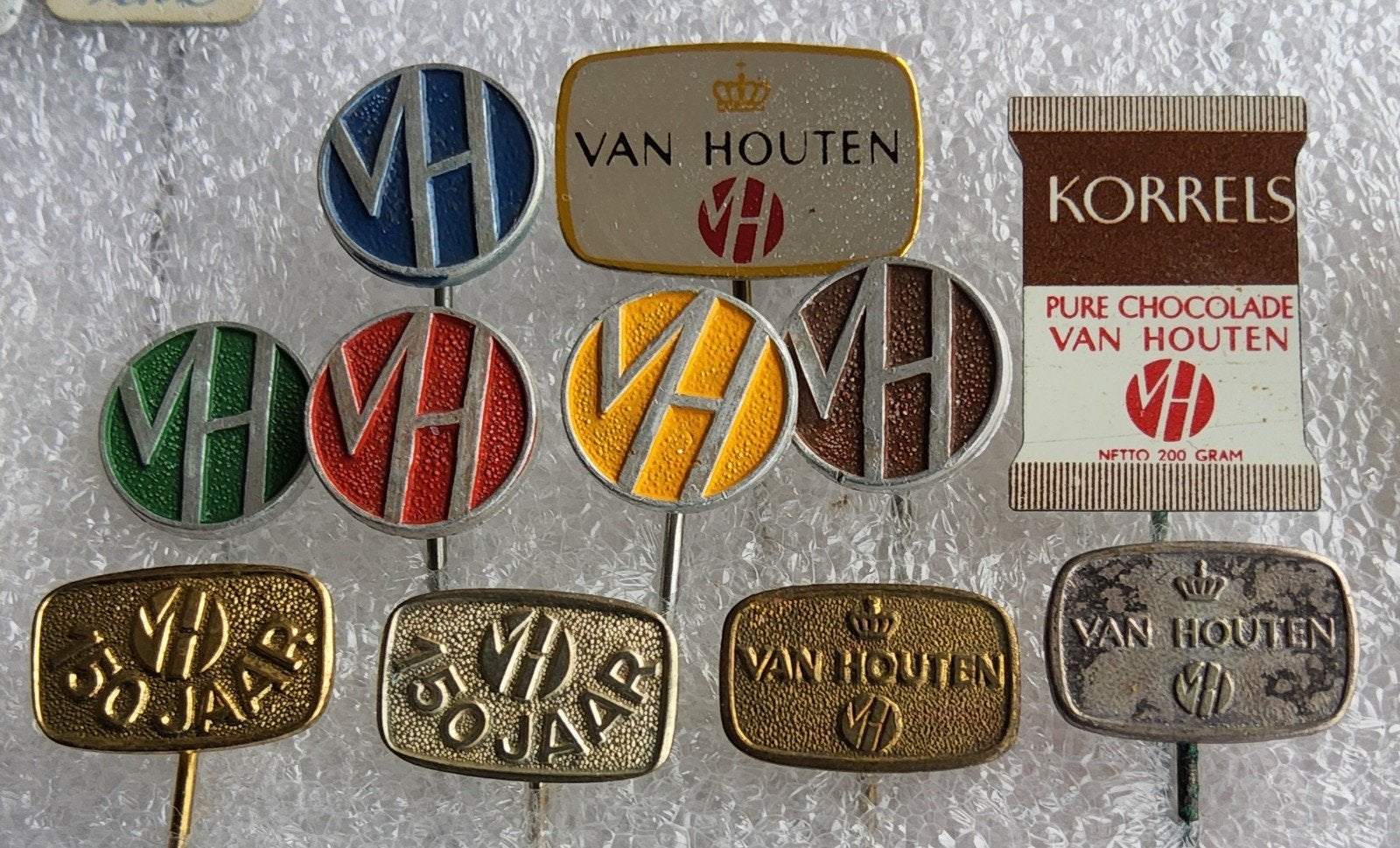 11 Vintage Van Houten Speldjes - Chocolade Reclame, Ophalen of Verzenden, Gebruikt, Overige onderwerpen, Speldje of Pin