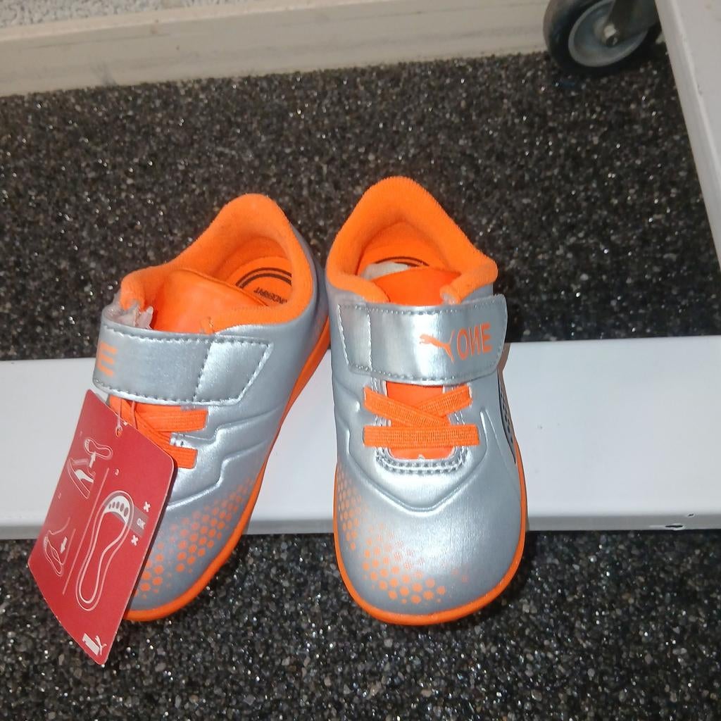 Puma kinderschoenen maat 21 zilver oranje, Ophalen of Verzenden