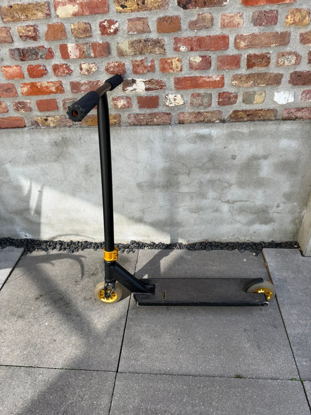 Stuntstep zwart/goud – stevig model, Fietsen en Brommers, Ophalen, Gebruikt, Gewone step