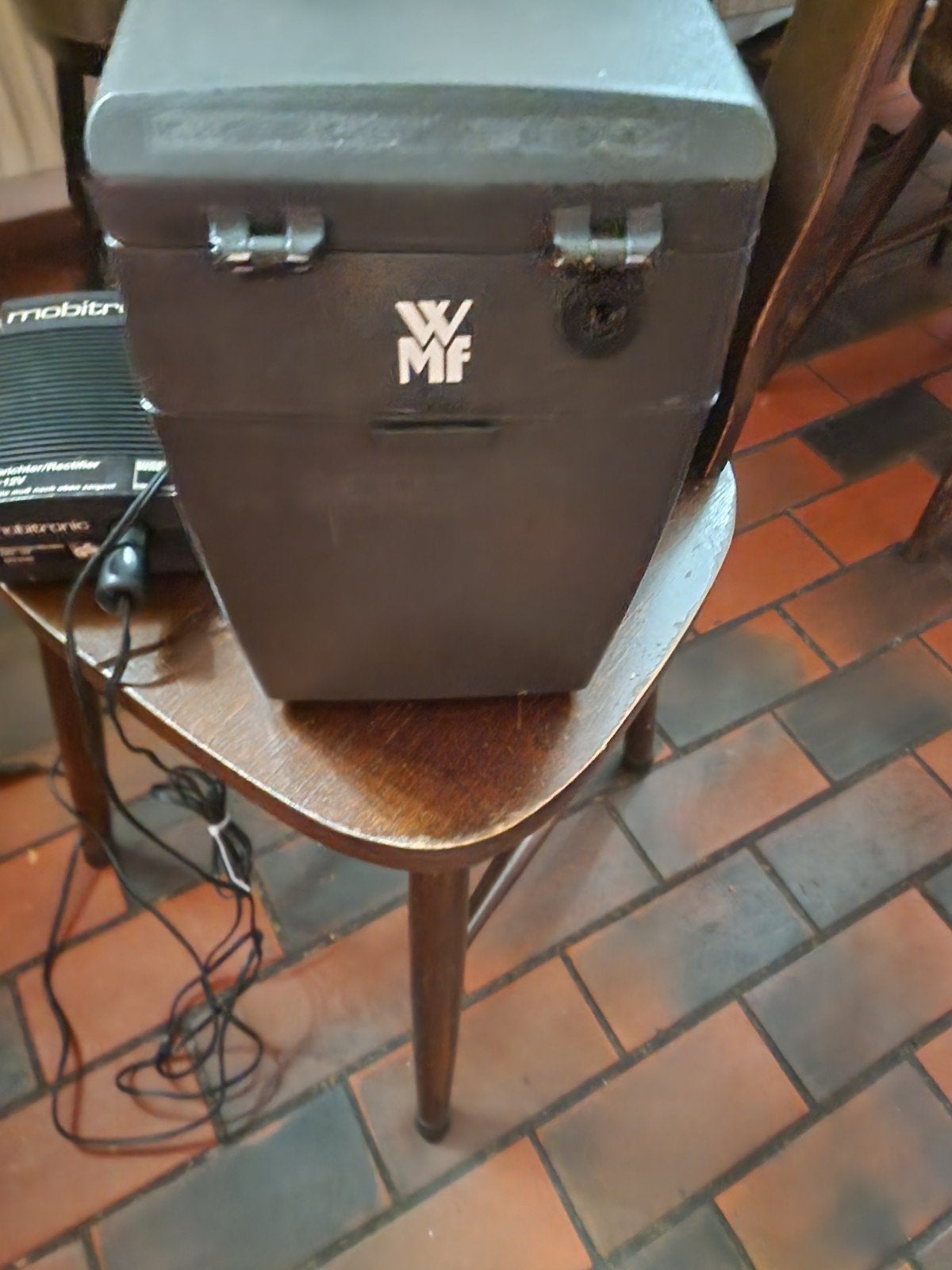 Melkkoeler en koppenwarmer, Ophalen