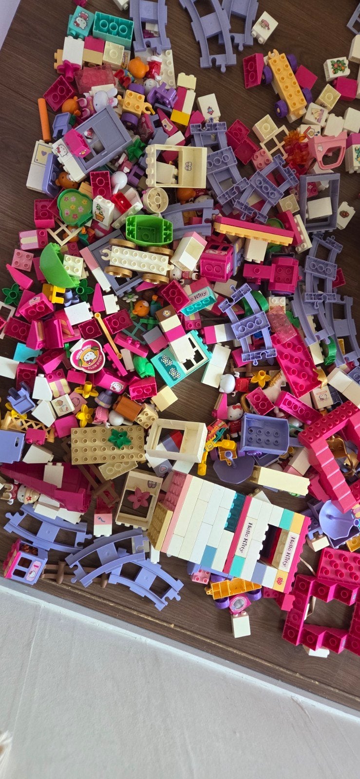 Grote bak Duplo met Hello Kitty en meer, Gebruikt, Ophalen of Verzenden, Duplo, Losse stenen