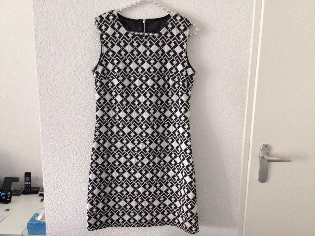 Zwart/wit jurkje pied de poule motief maat 38, Kleding | Dames, Jurken, Maat 38/40 (M), Zwart, Ophalen of Verzenden, Zo goed als nieuw