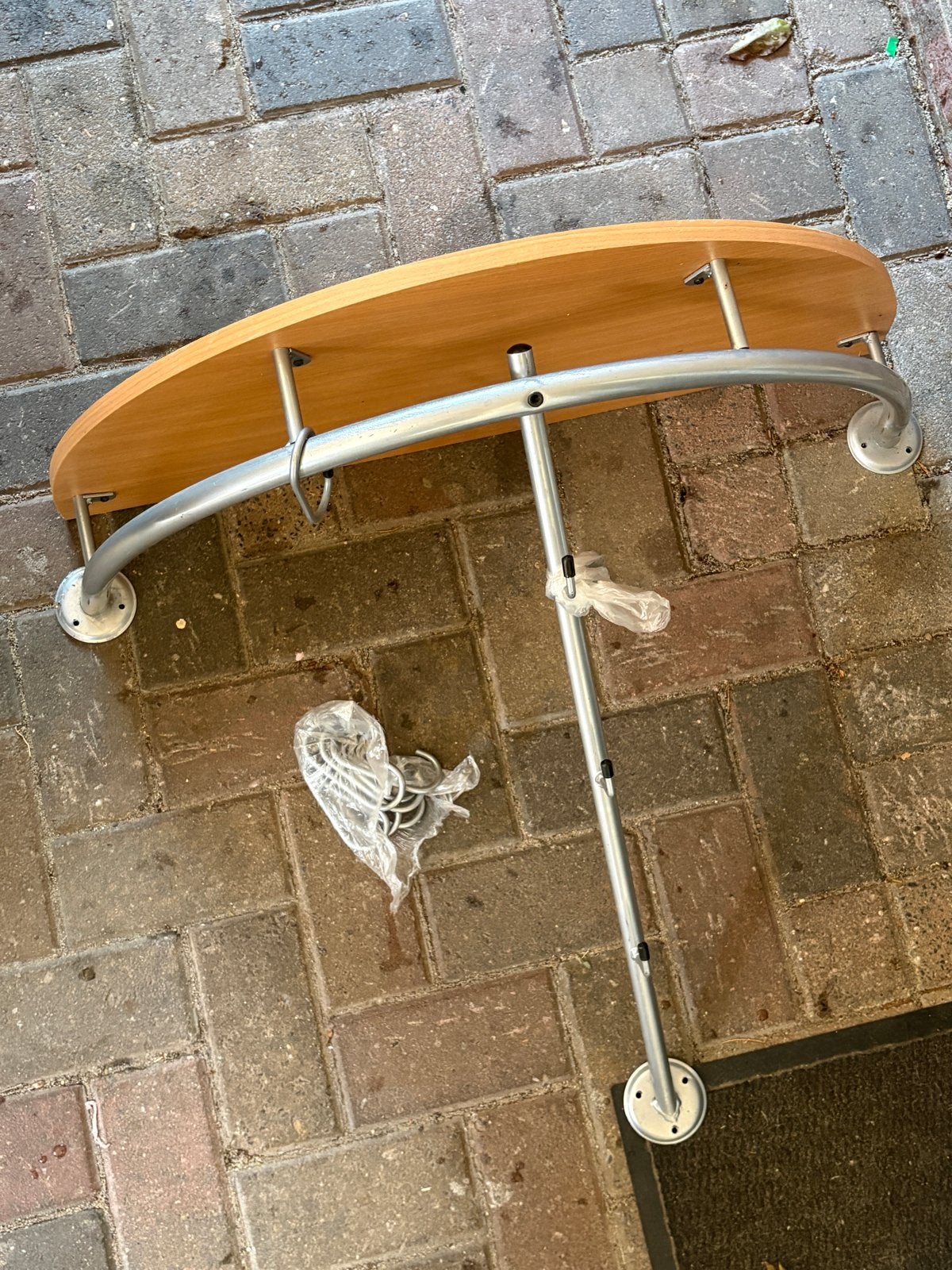 Wandkapstok met houten plank en metalen stang, Huis en Inrichting, Gebruikt, Minder dan 100 cm, Hout, Ophalen