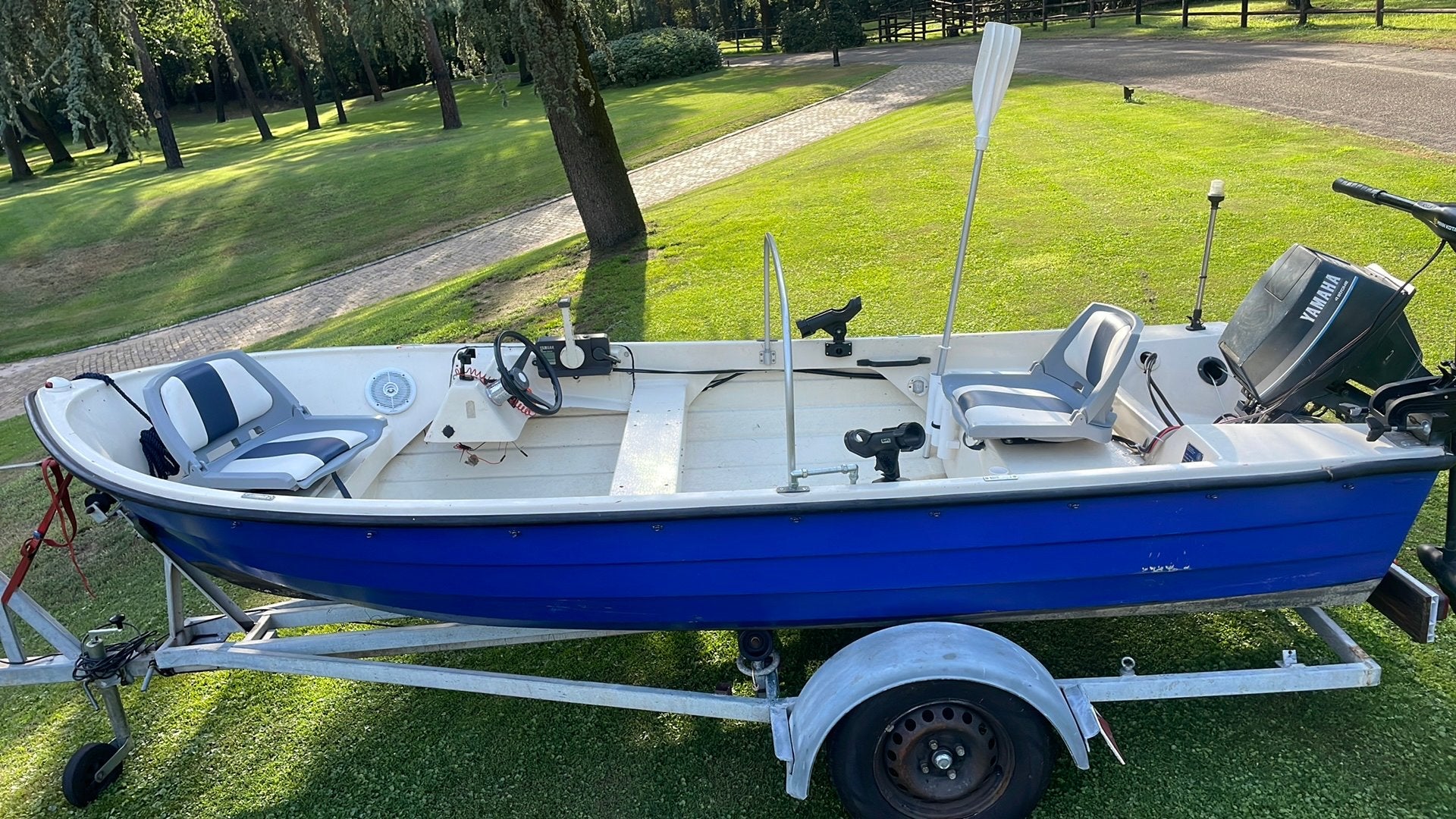 Consoleboot visboot 10 pk 4takt yamaha met trailer VAARKLAAR, Ophalen of Verzenden, Zo goed als nieuw, Elektrische start