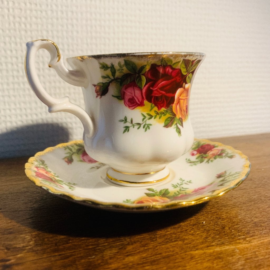 Vintage Royal Albert Old Country Roses Koffiekopje schotel, Ophalen, Zo goed als nieuw, Porselein, Kop en/of schotel
