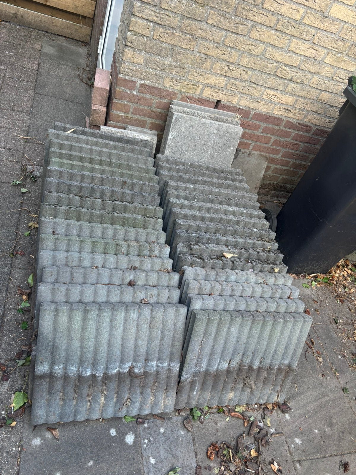 Gratis hoge opsluitbanden, Tuin en Terras, Tegels en Klinkers, Ophalen, Zo goed als nieuw, Beton