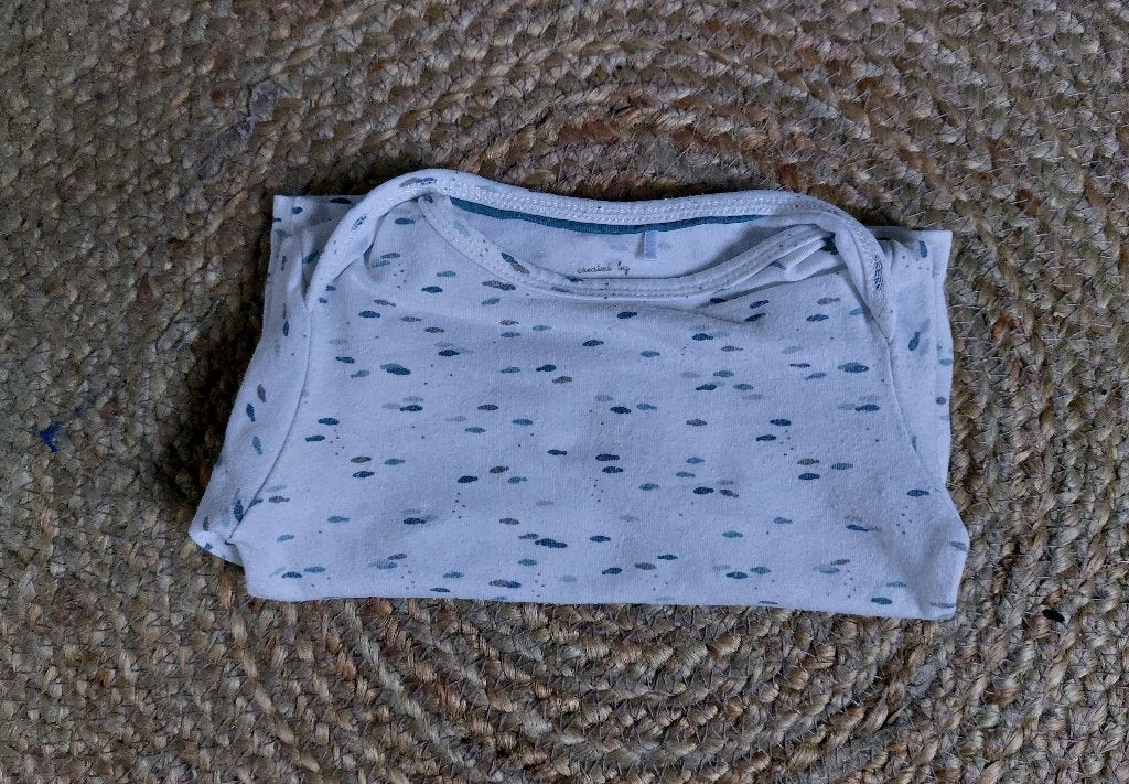 Shirt wit met groene visjes motief Prénatal - mt 56, Kinderen en Baby's, Babykleding | Maat 56, Gebruikt, Ophalen of Verzenden