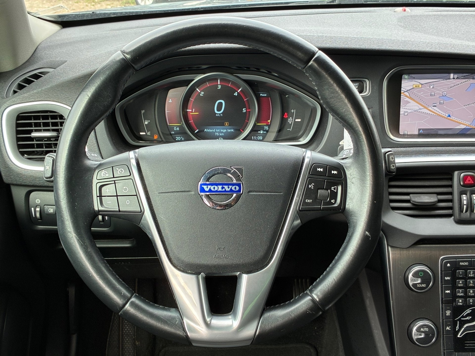Volvo V40 1.6 D2 Momentum|1e Eigenaar|Navigatie|CruiseContro, Voorwielaandrijving, Gebruikt, 4 cilinders, Leder en Stof