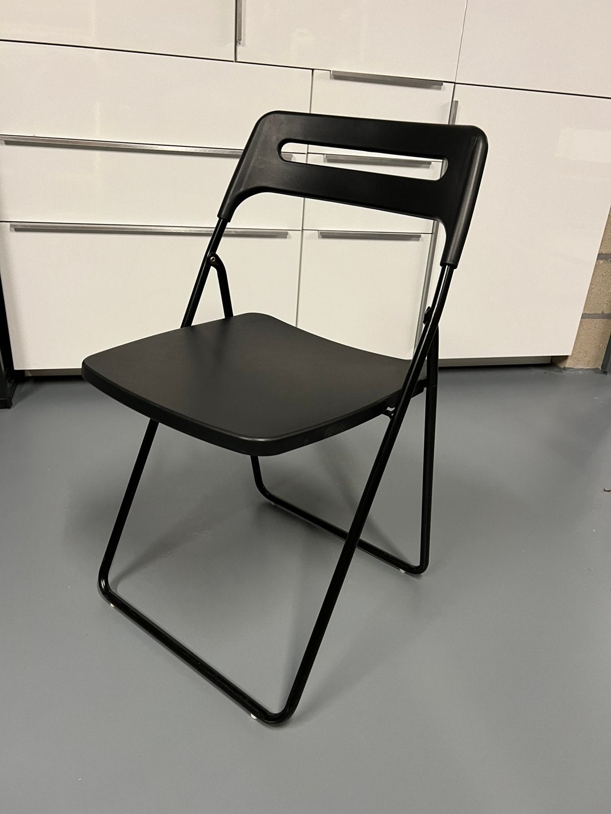 Ikea zwarte kunststof tuinstoelen 4 stuks, Ophalen, Zo goed als nieuw, Kunststof, Inklapbaar